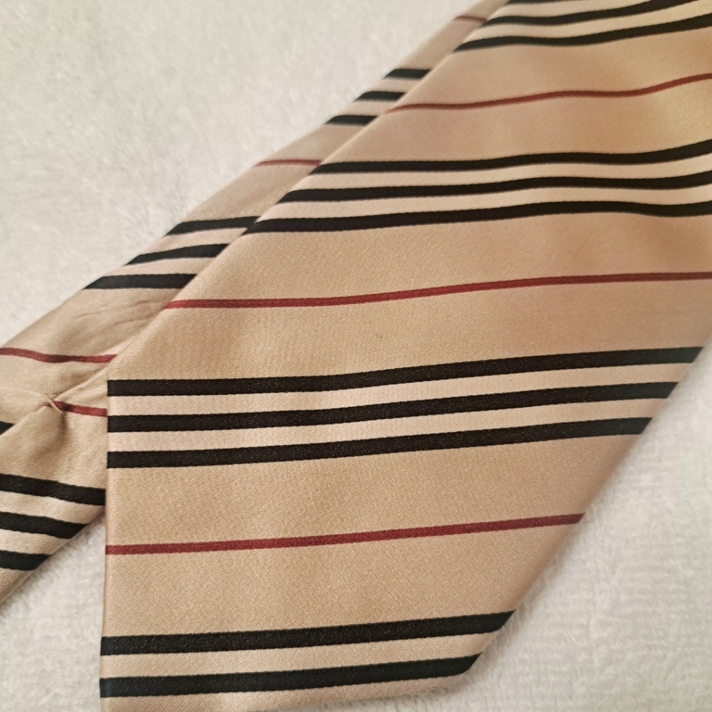 Burberry London 100% Silk Mens Tie - Picture 10 of 10